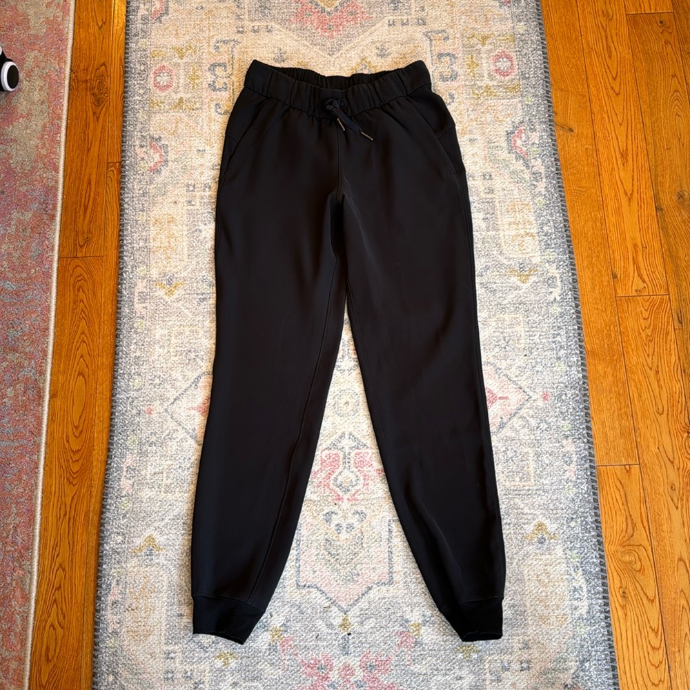 Lululemon Joggers - never worn.